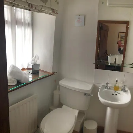 Holmeshead Farm Bed and Breakfast *